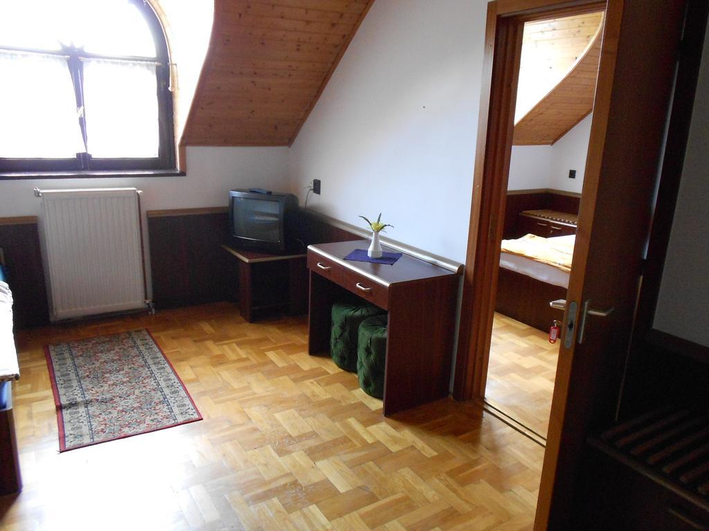 Peregrino Panzio Bed & Breakfast Budaors Room photo